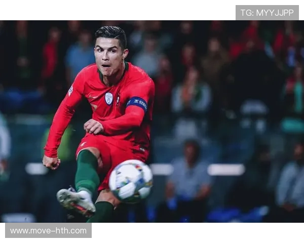 球场英雄与性格密码解码：解析足球巨星背后的心智与个性